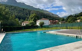 Casa en la montaña con piscina de temporada